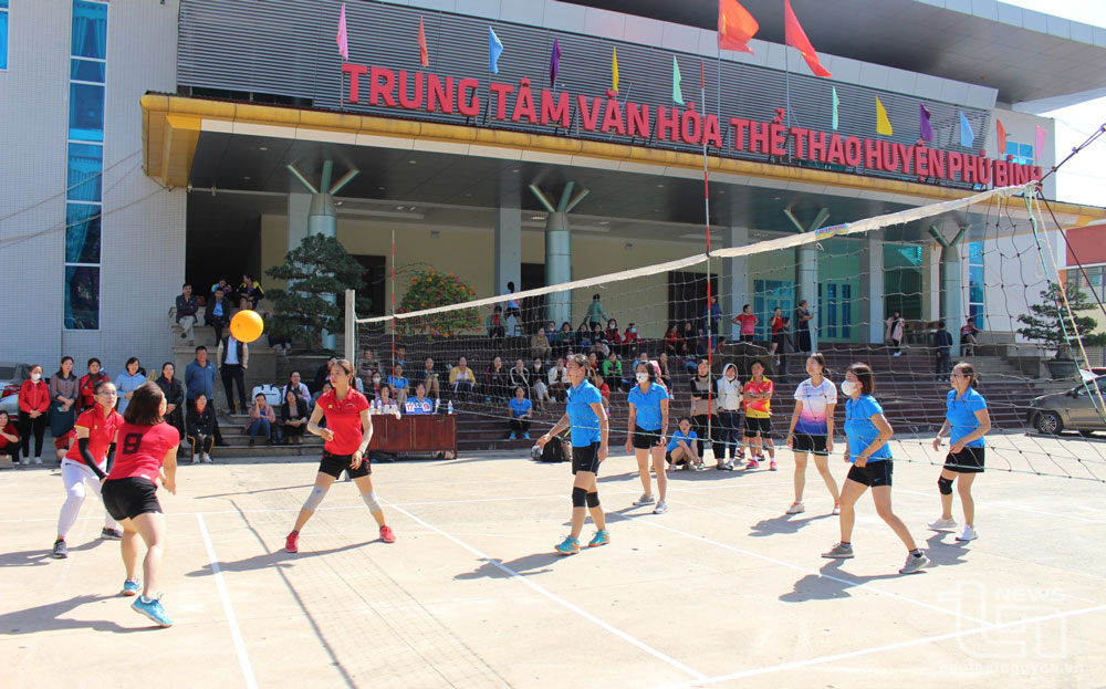 Phú Bình tổ chức giải thể thao ngành Giáo dục