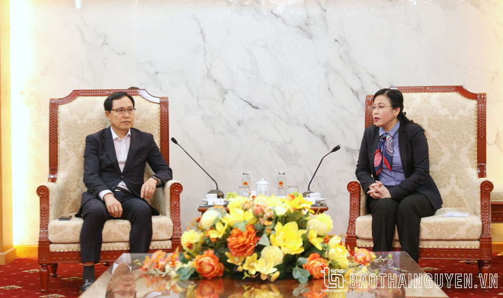The Secretary of the Provincial Party Committee Nguyen Thanh Hai chaired the meeting with the delegation of Samsung Vietnam Complex. 