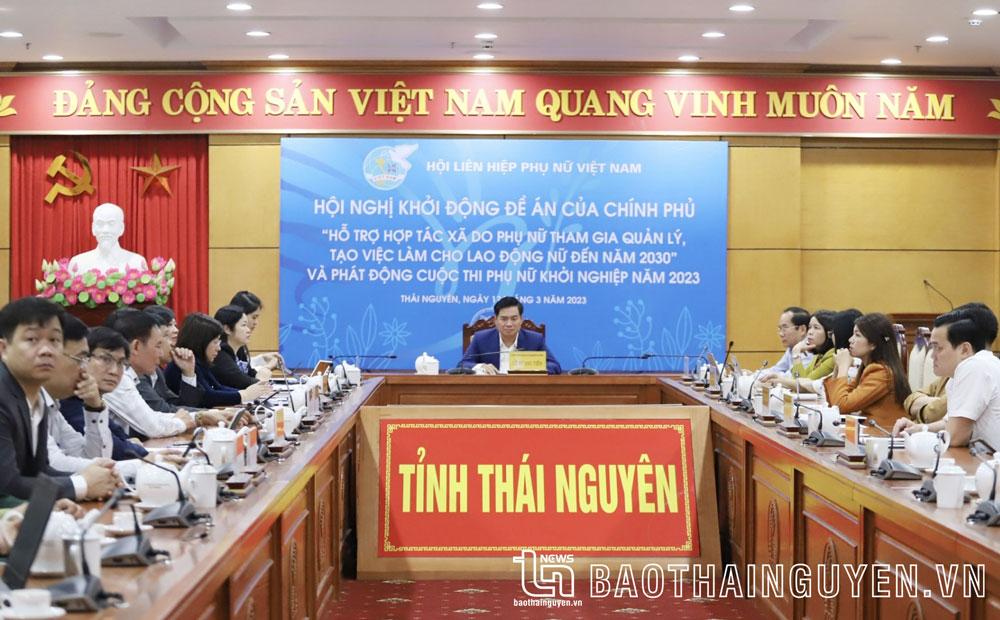 Tham dự tại điểm cầu Thái Nguyên có đồng chí Lê Quang Tiến, Phó Chủ tịch UBND tỉnh; đại diện các sở, ban, ngành liên quan.