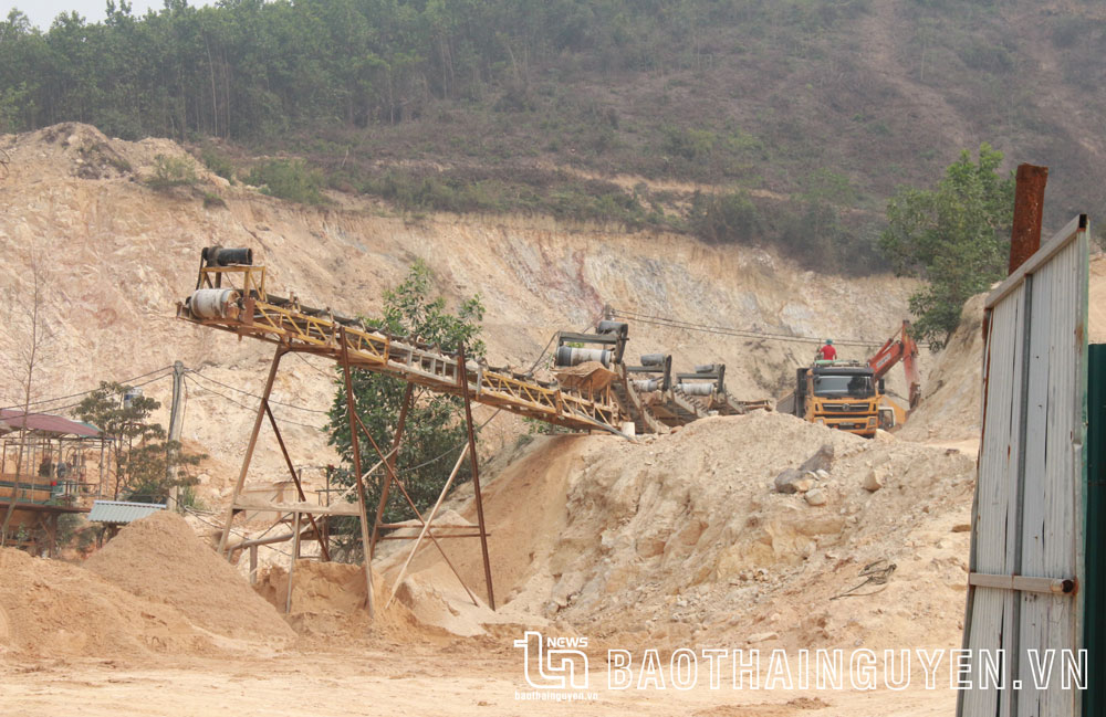 Mỏ cát kết của Công ty TNHH Hằng Ngọc Tú tại xóm Nông Trường, xã Phúc Thuận.