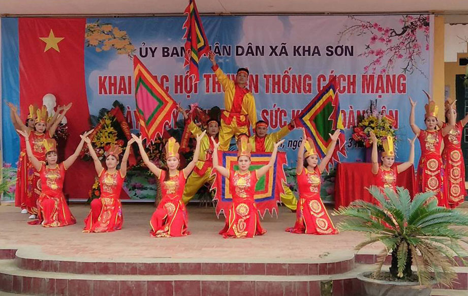 Một tiết mục văn nghệ tại Hội xuân truyền thống xã Kha Sơn.