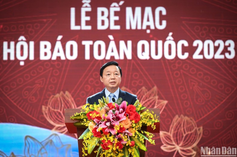 Phó Thủ tướng Trần Hồng Hà phát biểu tại Lễ bế mạc Hội Báo toàn quốc năm 2023.