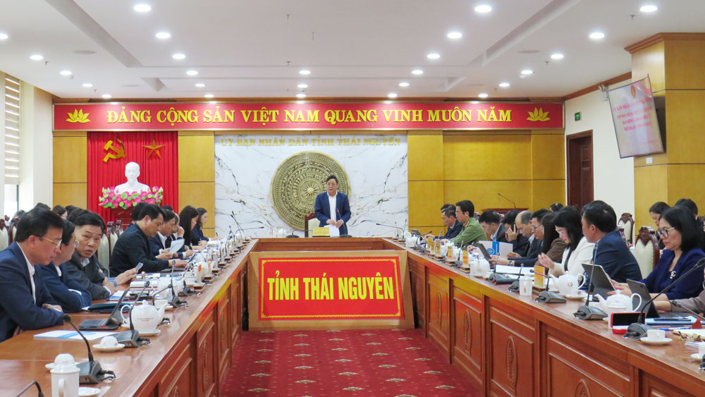 Đồng chí Đặng Xuân Trường, Ủy viên Ban Thường vụ Tỉnh ủy, Phó Chủ tịch Thường trực UBND tỉnh chỉ đạo Hội nghị. 