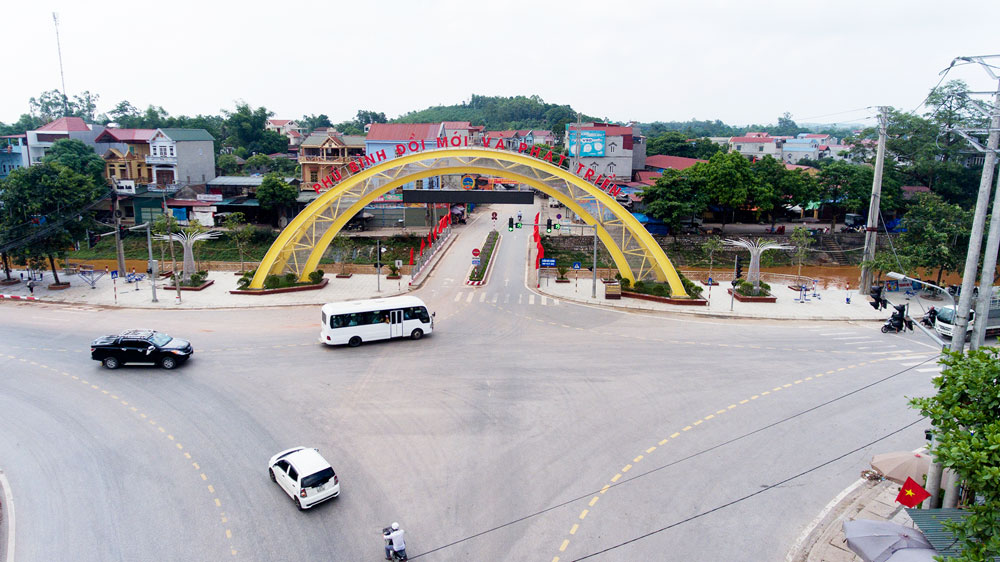 Thị trấn Hương Sơn hiện đạt 17/18 tiêu chuẩn trở thành phường, còn 1 tiêu chuẩn chưa đạt là cân đối thu chi ngân sách