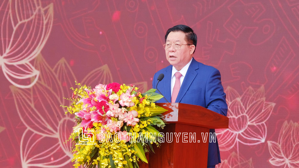 Đồng chí Nguyễn Trọng Nghĩa, Trưởng Ban Tuyên giáo Trung ương, phát biểu tại lễ Khai mạc.