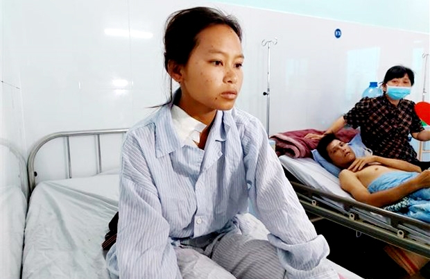 Chị Y Khung bị thương do vụ nổ đầu đạn gây ra.