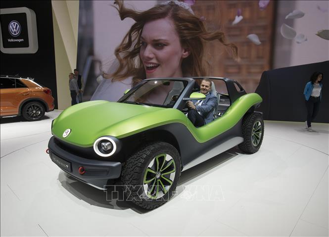 Mẫu ô tô điện ID.Buggy của hãng Volkswagen được giới thiệu tại triển lãm ô tô quốc tế Geneva, Thụy Sĩ. Ảnh tư liệu: THX/TTXVN