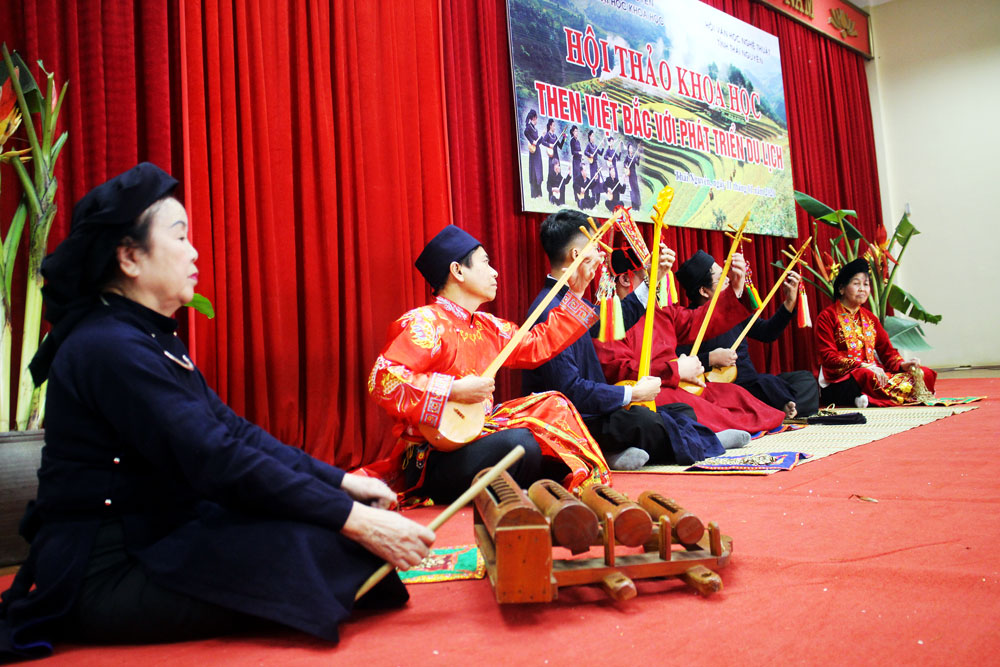 Sau khi “thực hành Then” là di sản văn hóa phi vật thể đại diện của nhân loại, Trường Đại học Khoa học Thái Nguyên đã mời các nghệ nhân đến biểu diễn và tổ chức hội thảo khoa học.