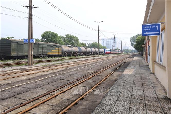 Ga Gia Lâm nằm trong dự án cải tạo các ga trên tuyến đường sắt phía Bắc. Ảnh tư liệu: Anh Tuấn/TTXVN