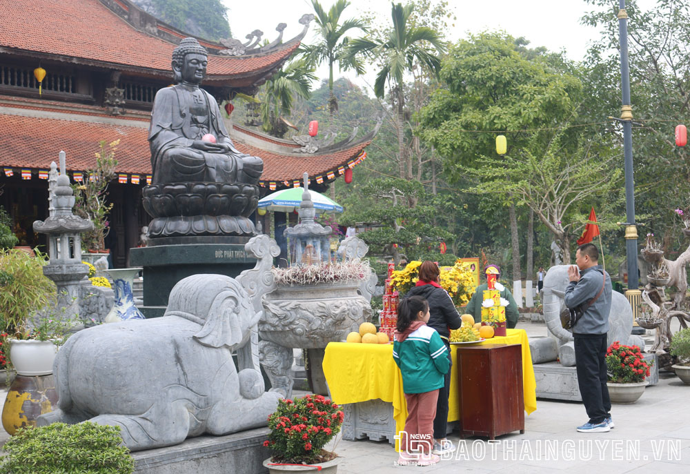 Chùa Hang (TP. Thái Nguyên) là một điểm đến thu hút nhiều du khách trong và ngoài tỉnh.