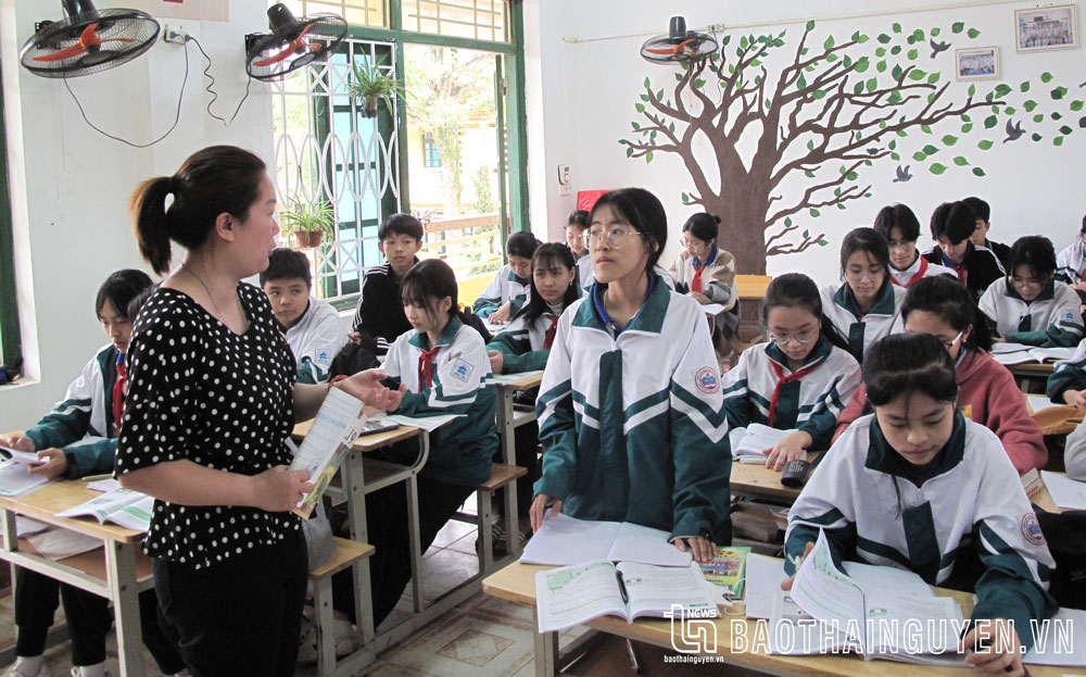 Giờ ôn tập môn Ngữ văn, 1 trong 3 môn thi tuyển sinh vào lớp 10 của học sinh khối 9, Trường THCS Hùng Sơn, huyện Đại Từ.