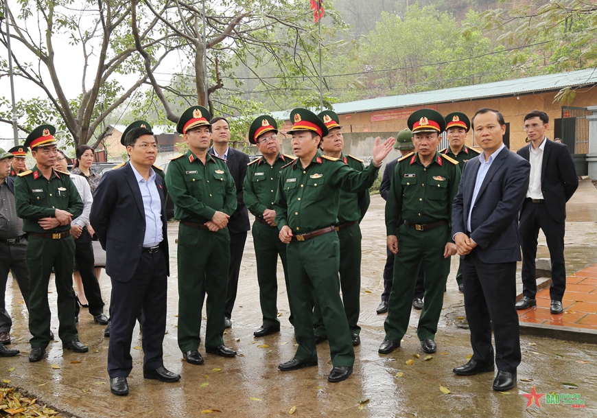 Đoàn công tác thăm, kiểm tra một số hạng mục công trình phục vụ diễn tập KVPT tỉnh Bắc Giang năm 2023.