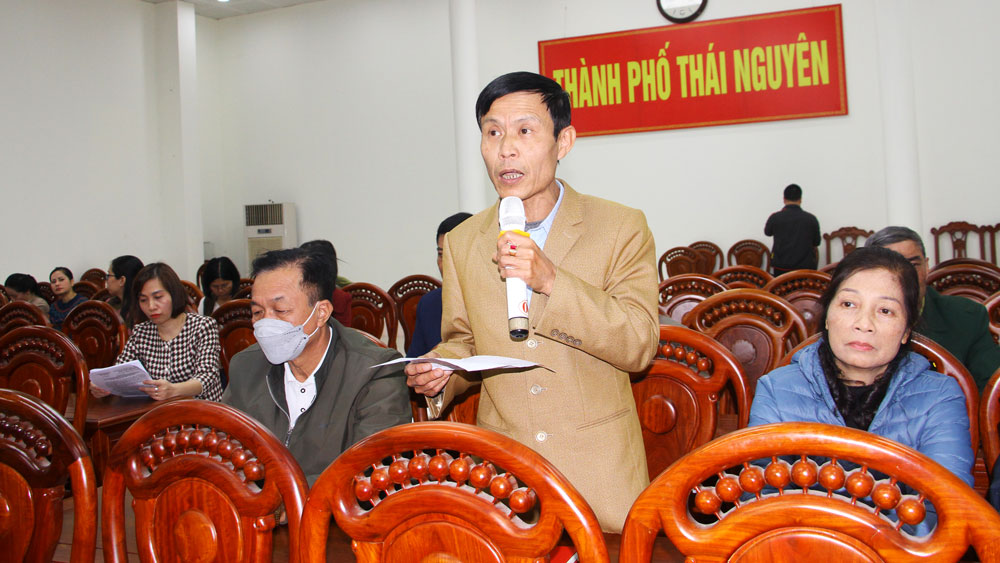 Người dân phát biểu ý kiến tại Hội nghị tiếp xúc, đối thoại trực tiếp của người đứng đầu cấp ủy đảng, chính quyền TP. Thái Nguyên với nhân dân (tháng 12-2022).