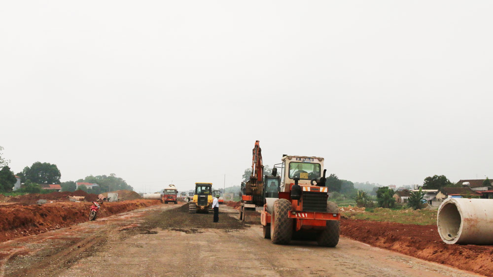 Công trình đường nối Quốc lộ 37 đến cầu vượt Sông Cầu đang được huyện Phú Bình đẩy nhanh quá trình thi công để đảm bảo tiến độ.