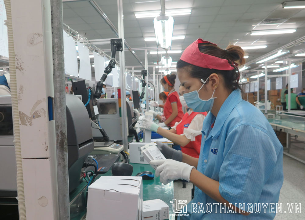 Sản xuất linh kiện điện tử xuất khẩu tại Công ty TNHH Rftech Thái Nguyên (Khu công nghiệp Điềm Thụy).