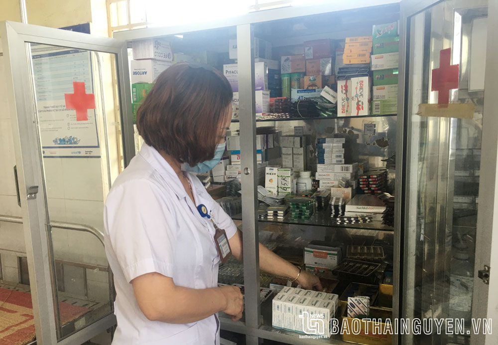 Trạm Y tế phường Đồng Tiến (TP. Phổ Yên) chuẩn bị đầy đủ thuốc, vật tư y tế phục vụ công tác khám, chữa bệnh và phòng, chống dịch.
