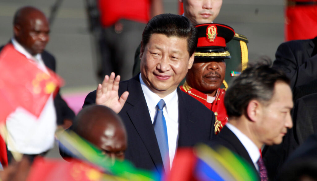 Chủ tịch Trung Quốc Tập Cận Bình trong một chuyến công du châu Phi. Ảnh: Reuters