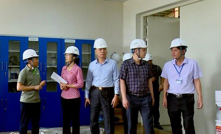 Đoàn Giám sát của HĐND tỉnh khảo sát về môi trường theo phản ánh của cử tri tại Nhà máy Dongwha Việt Nam (KCN Sông Công II, TP. Sông Công).