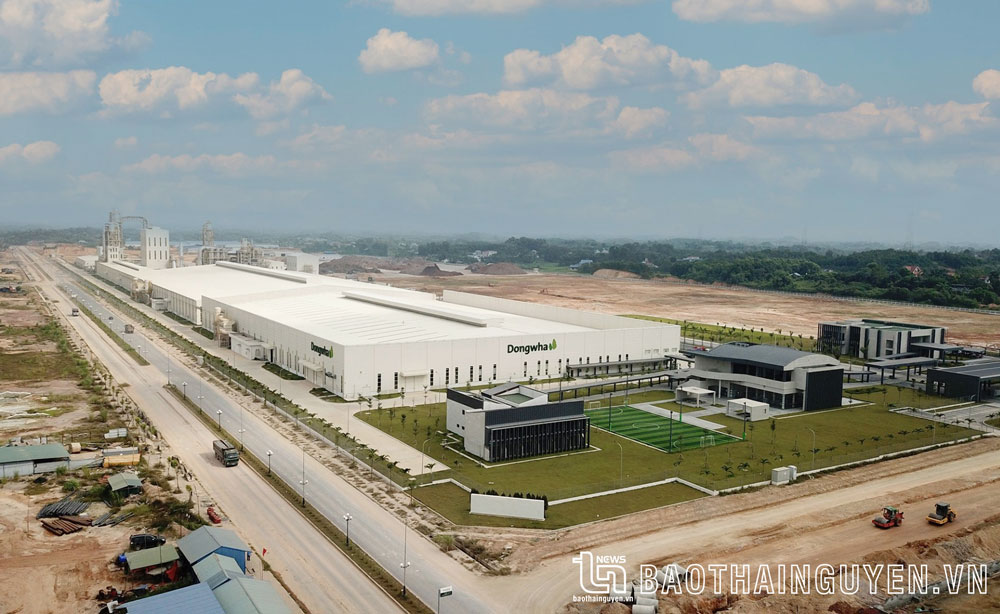 To date, there are 172 valid FDI projects in the province with a total registered capital of 10.3 billion USD (equivalent to 237.3 trillion VND). In the photo: With modern and synchronous transport infrastructure, Song Cong II Industrial Park continues to attract many new investment projects.
