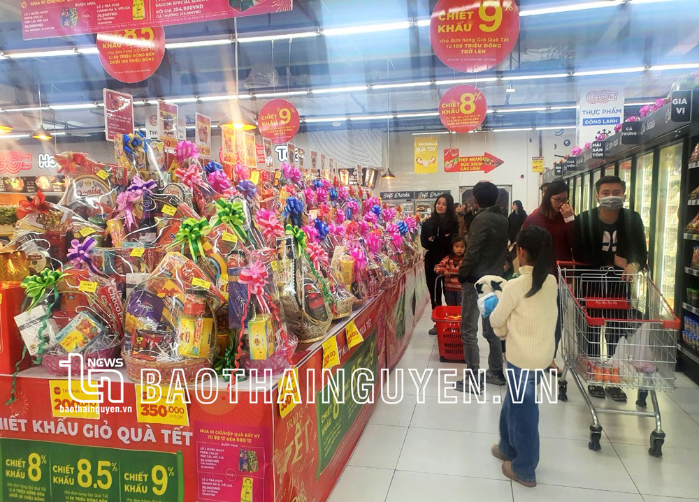 Nhiều hàng hóa Tết đã được bày bán tại các Siêu thị Go! Thái Nguyên đáp ứng nhu cầu mua sắm của người dân.