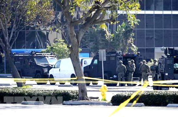 Cảnh sát được triển khai tại hiện trường vụ xả súng ở Monterey Park, California, Mỹ, ngày 22/1. 