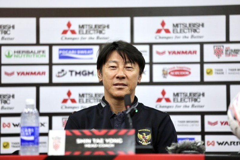 HLV Shin Tae-yong tại buổi họp báo trước trận bán kết lượt về trên sân Mỹ Đình. (Ảnh: VFF)