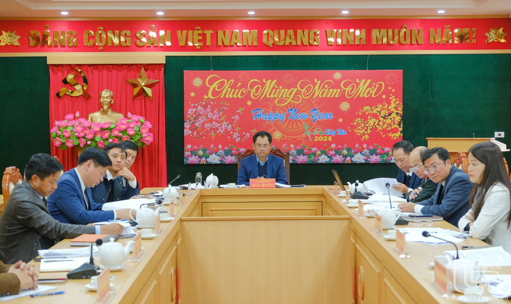 Đồng chí Trịnh Việt Hùng, Ủy viên dự khuyết Trung ương Đảng, Phó Bí thư Tỉnh ủy, Chủ tịch UBND tỉnh, chủ trì buổi tiếp công dân.