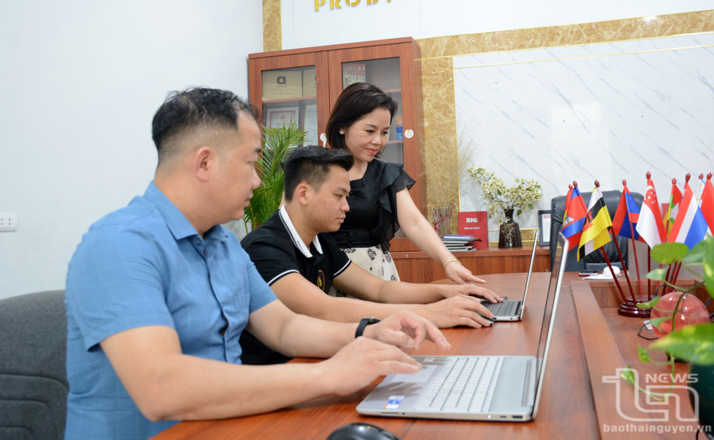 Công ty CP Công nghệ số PRO (trụ sở tại phường Thuận Thành, TP. Phổ Yên) chuyên cung cấp phần mềm, ứng dụng quản trị và hỗ trợ doanh nghiệp đa đạng hóa kênh phân phối sản phẩm.