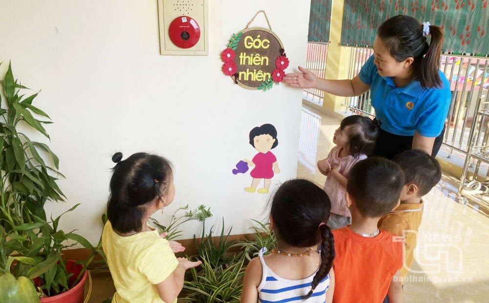 Được đưa vào sử dụng từ giữa năm 2023, công trình nhà lớp học 2 tầng ở Trường Mầm non Ôn Lương (Phú Lương) đã tạo điều kiện thuận lợi cho việc dạy và học của giáo viên, học sinh.