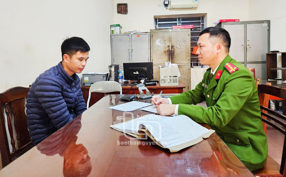 Cơ quan Công an lấy lời khai của đối tượng Nguyễn Đức Thành.
