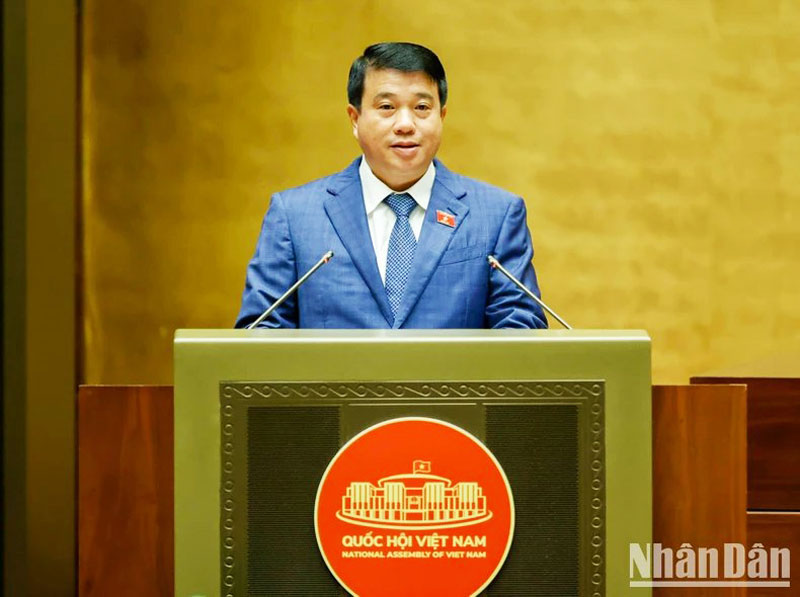 Chủ tịch Hội đồng Dân tộc của Quốc hội Y Thanh Hà Niê Kđăm trình bày Báo cáo thẩm tra dự thảo Nghị quyết về một số cơ chế, chính sách đặc thù thực hiện các chương trình mục tiêu quốc gia.