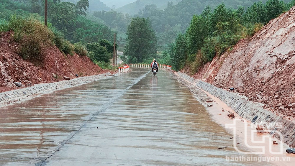 Tuyến đường Phúc Thuận – Phúc Tân – Tân Cương do Công ty TNHH Xây dựng và Thương mại Hữu Huệ tham gia thi công dài 6,3km được đưa vào sử dụng 2 năm nay luôn đảm bảo chất lượng công trình.