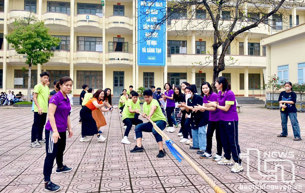 Trung tâm quan tâm tổ chức các hoạt động thể thao để học sinh rèn luyện sức khỏe, vui chơi lành mạnh.