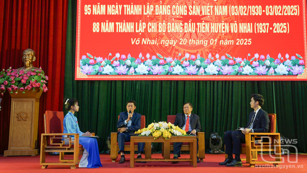 Các đại biểu tham dự chương trình tọa đàm.