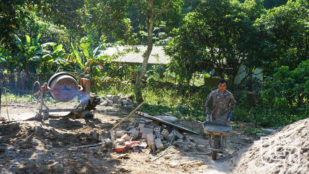 Nhiều hộ dân ở xóm Đồng Dong đã cam kết từ bỏ tà đạo, quay về sinh hoạt đạo Tin lành.