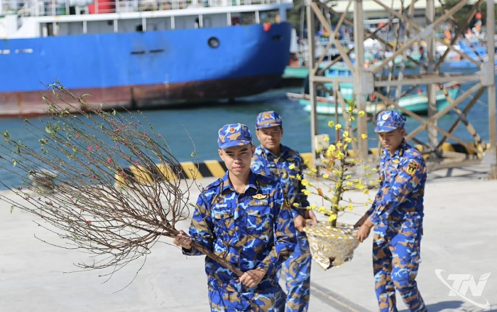 Mùa Xuân đến sớm với nhân dân và các lực lượng tại vùng biển Tây Nam