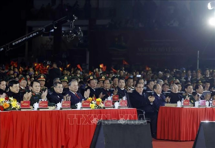 Cầu truyền hình 'Hai tay xây dựng một sơn hà': Dấu ấn lịch sử và lời hiệu triệu dựng xây đất nước hùng cường