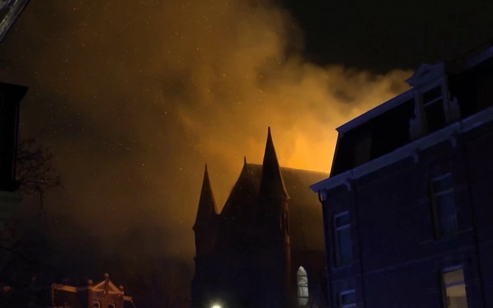 Hỏa hoạn thiêu rụi nhà thờ lịch sử ở Amsterdam