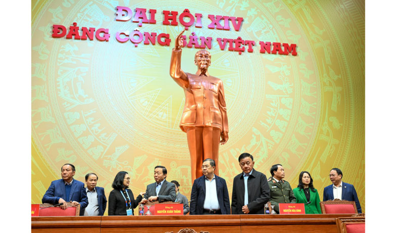 Thường trực Ban Bí thư Trần Cẩm Tú kiểm tra khu vực trung tâm hội trường tổ chức Đại hội XIV của Đảng.