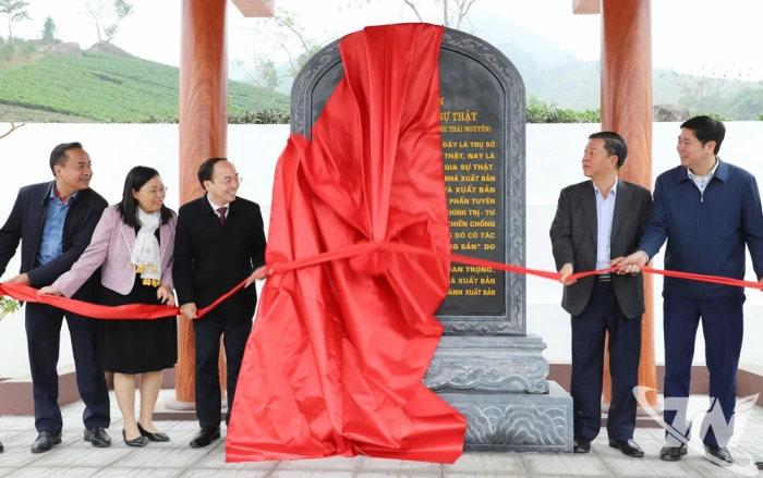 Khánh thành Nhà bia lưu niệm Nhà xuất bản Chính trị quốc gia Sự thật tại xã Bình Thành