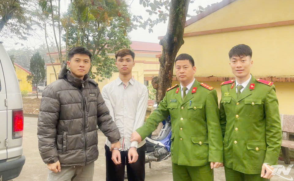 Đối tượng Mông Ngọc Văn ra đầu thú sau 02 năm lẩn trốn.