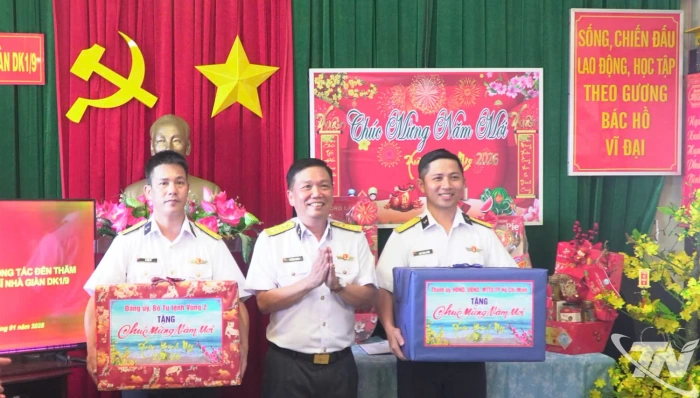 Thăm, chúc Tết cán bộ, chiến sĩ Nhà giàn DK1/9