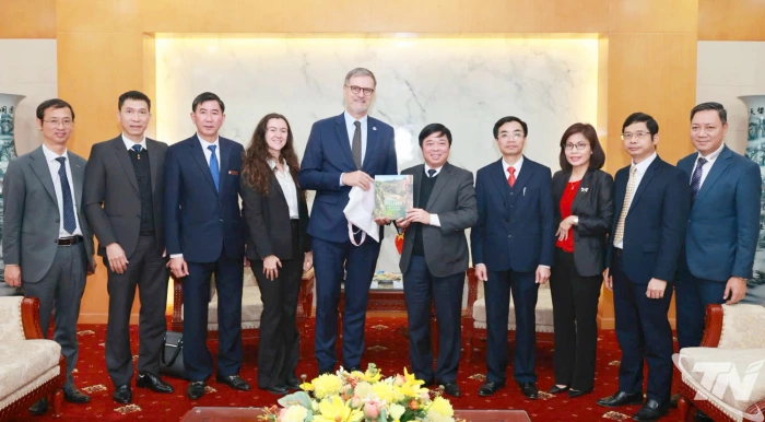Lãnh đạo UBND tỉnh Thái Nguyên làm việc với Đoàn công tác của Đại sứ quán Pháp tại Việt Nam