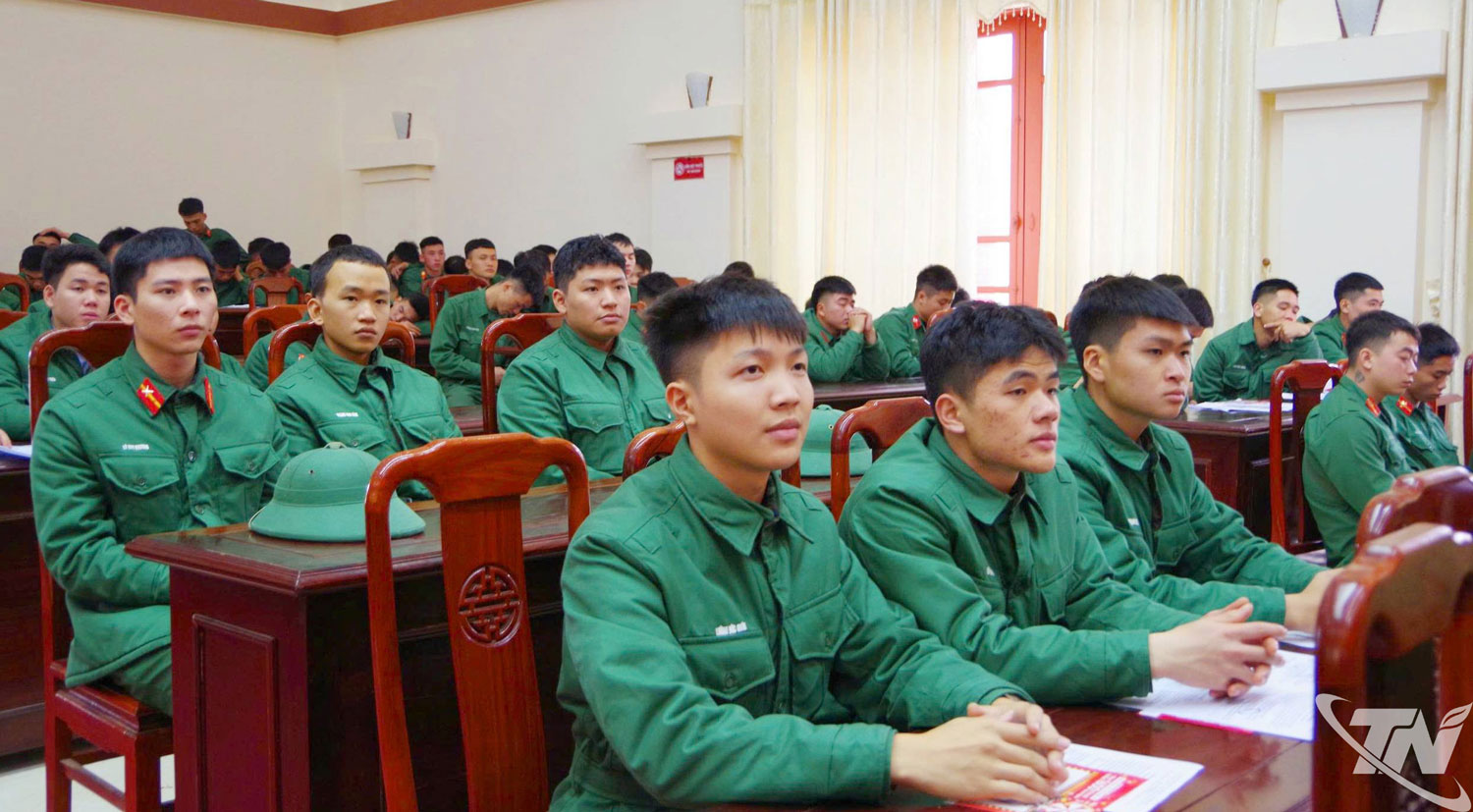 Quang cảnh buổi lễ đón quân nhân xuất ngũ tại Ban Chỉ huy Phòng thủ khu vực 1 – Đức Xuân.