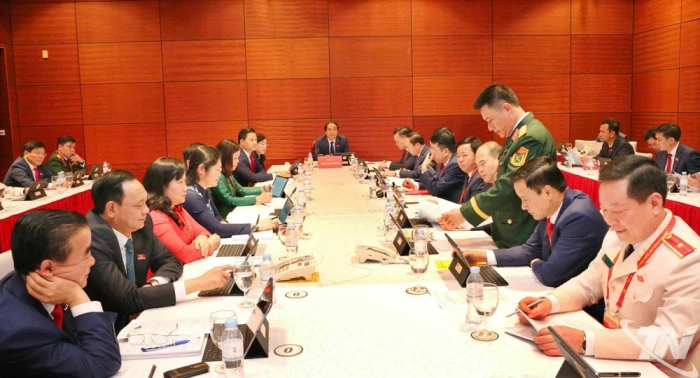 (Ảnh) Đoàn đại biểu Đảng bộ tỉnh Thái Nguyên thảo luận tại tổ