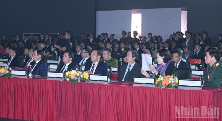 Lãnh đạo các bộ, ngành, cơ quan Trung ương tham dự buổi lễ.