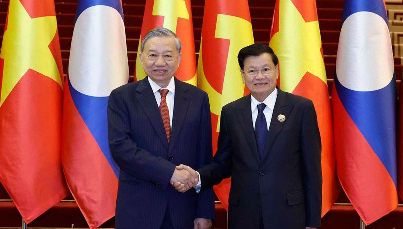 Tổng Bí thư Tô Lâm và Tổng Bí thư, Chủ tịch nước Lào Thongloun Sisoulith đồng chủ trì Cuộc gặp cấp cao giữa Đảng Cộng sản Việt Nam và Đảng Nhân dân Cách mạng Lào. (Ảnh: Thống Nhất/ TTXVN)