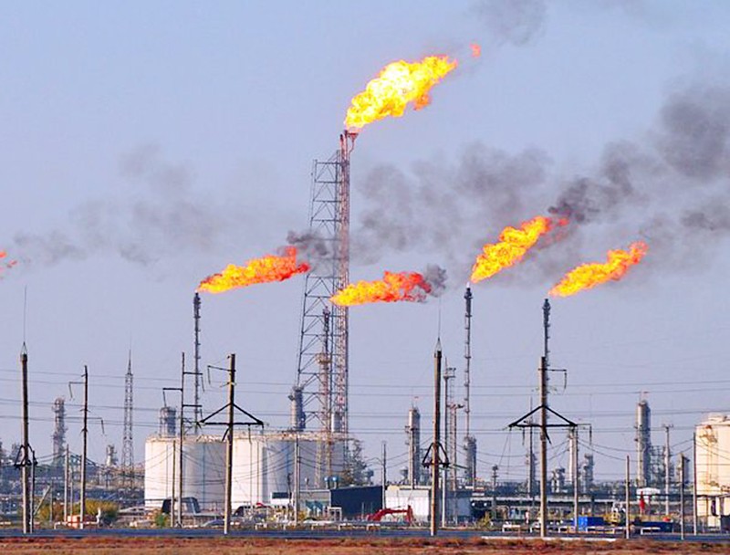 Hoạt động của các cơ sở khai thác dầu khí gây tác động tiêu cực tới môi trường. (Ảnh 12ELEVEN.COM)