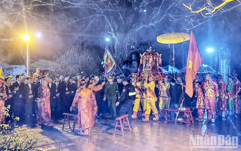 Nghi lễ rước kiệu ấn tại Lễ khai ấn đền Trần Nam Định.