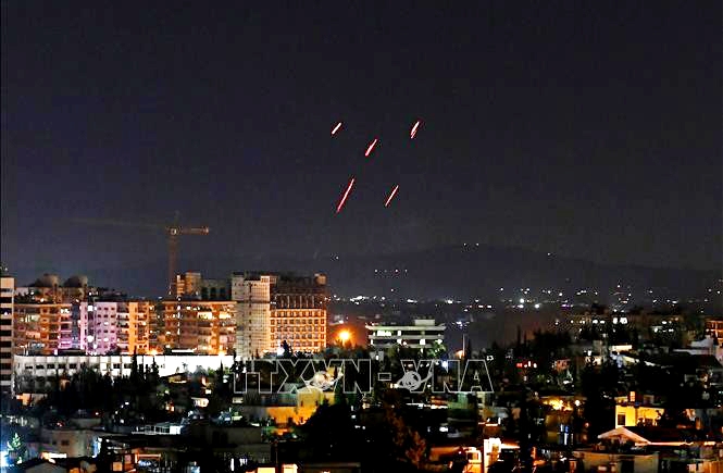 Lực lượng phòng không Syria đánh chặn tên lửa của Israel trên bầu trời thủ đô Damascus. (Ảnh tư liệu)